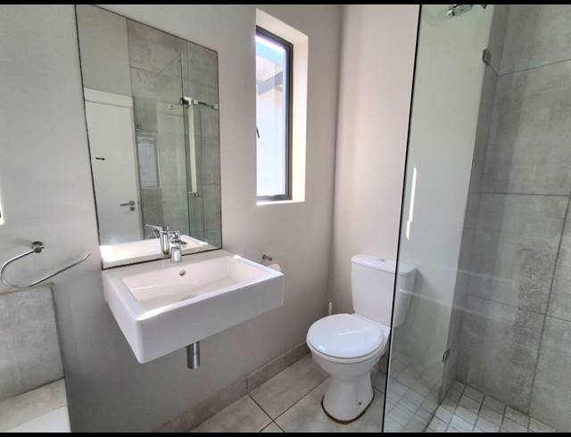 2 BEDROOM TOWNHOUSE FOR SALE IN PALM LAKES ESTATE